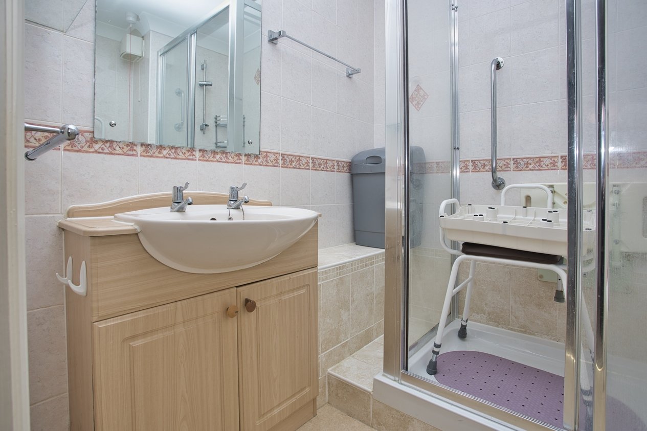 Properties Under Offer in Beechwood Avenue Deal