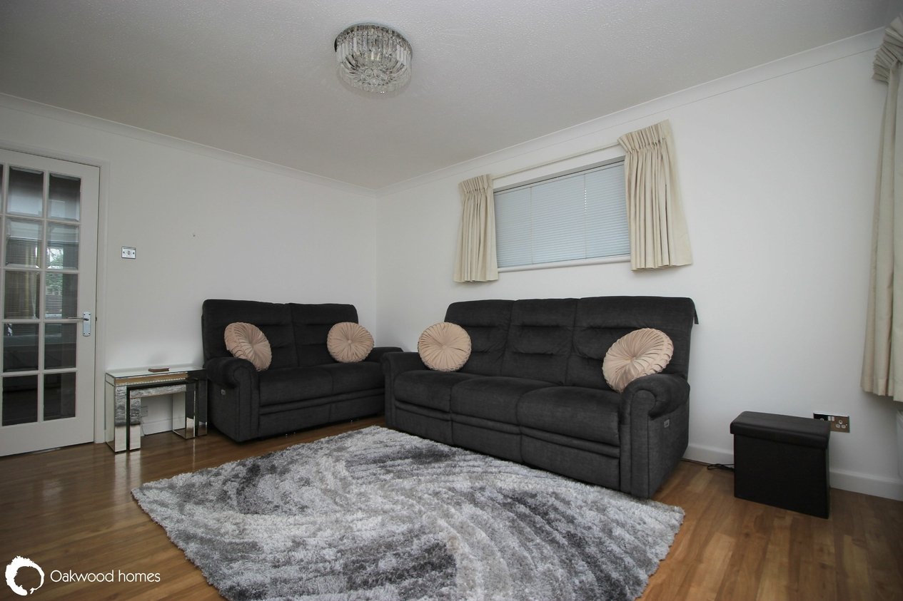 Properties Under Offer in Borrowdale Avenue 