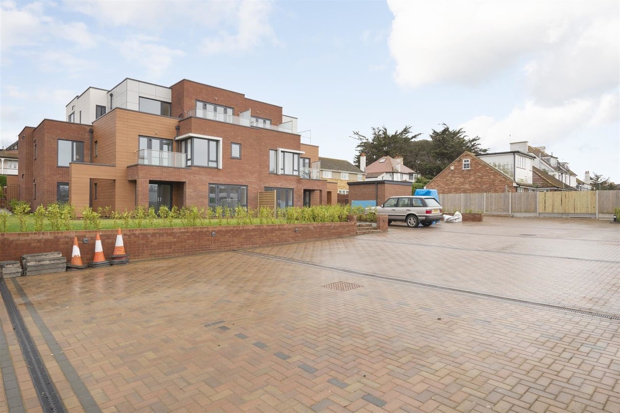 Properties Sold Subject To Contract in Kingsgate Avenue 