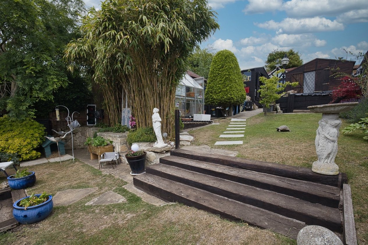 Properties For Sale in Bradstow Way Broadstairs