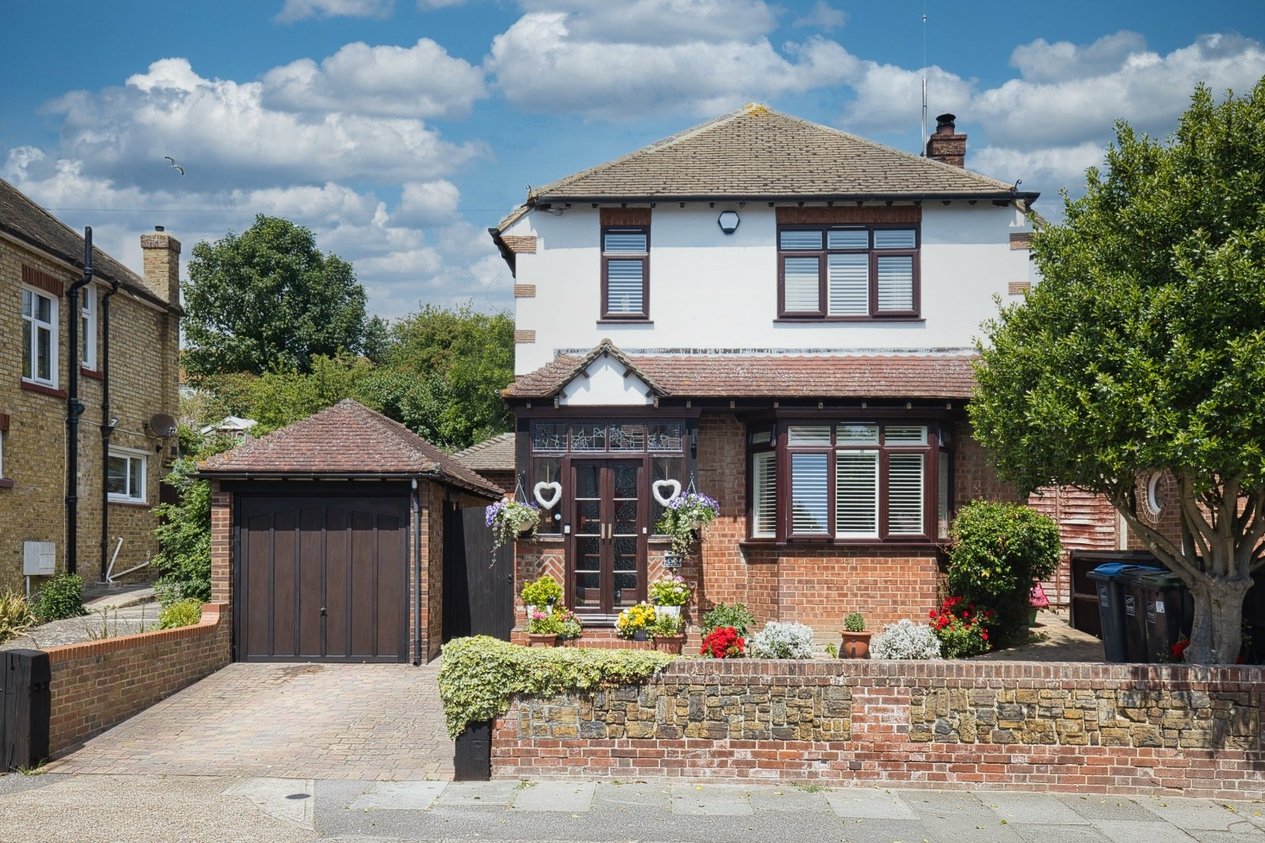 Properties For Sale in Bradstow Way Broadstairs