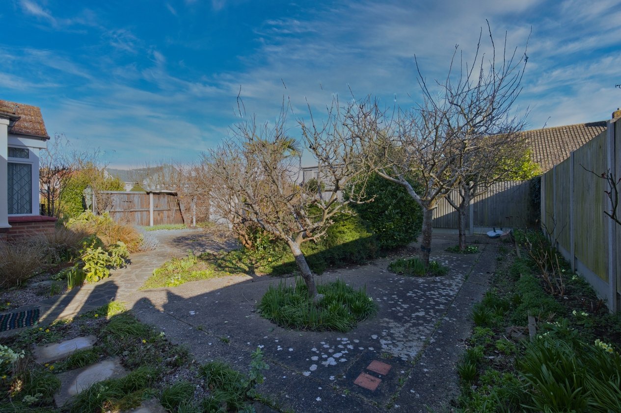 Properties For Sale in Bradstow Way Broadstairs