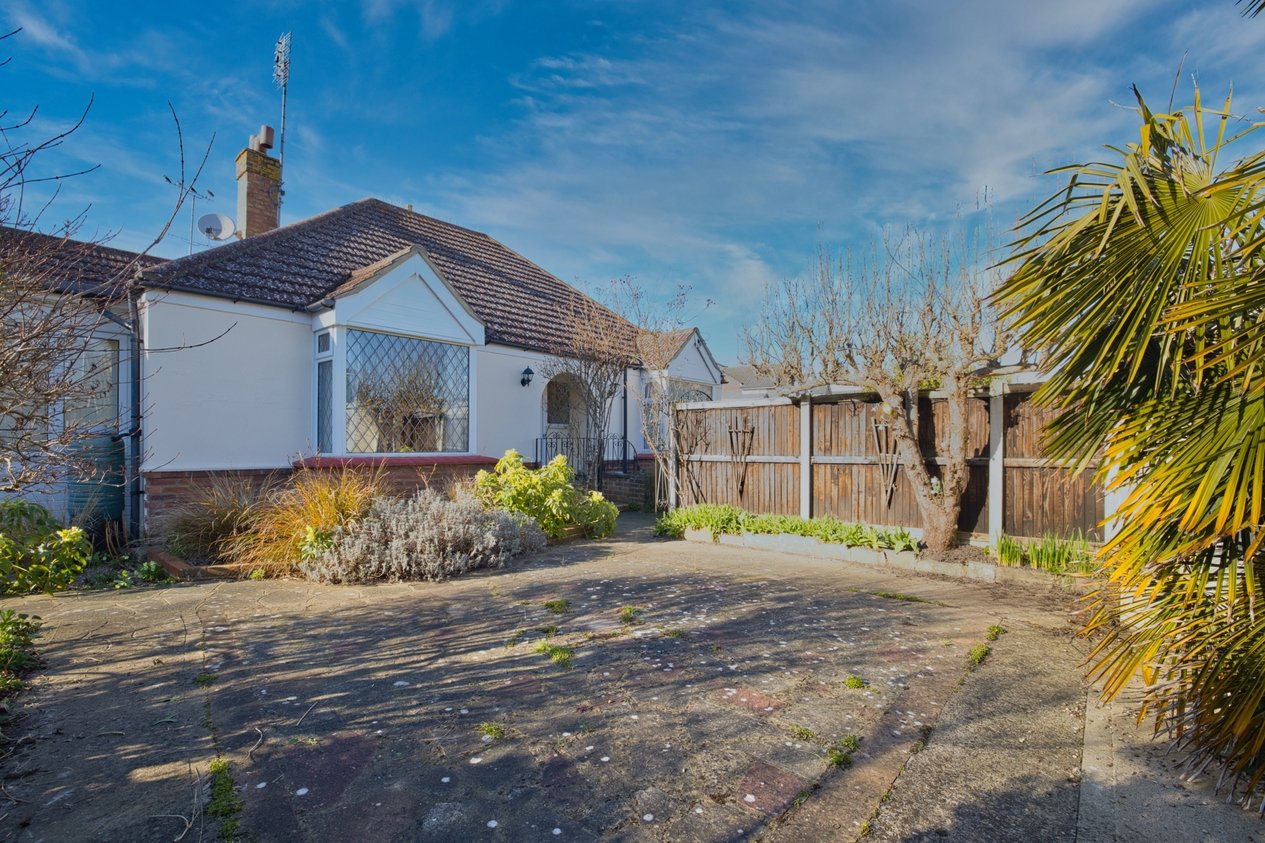 Properties For Sale in Bradstow Way Broadstairs