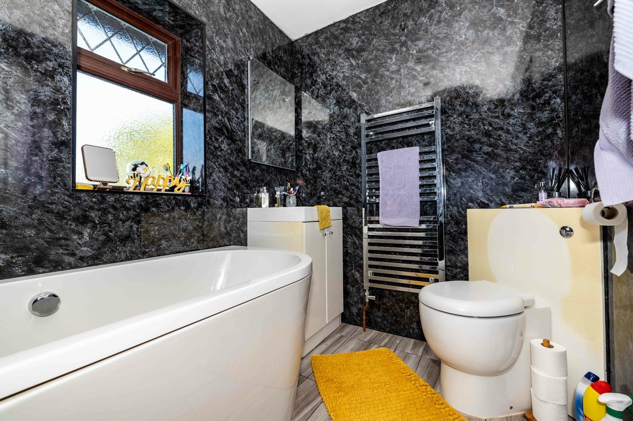 Properties For Sale in Briar Close Canterbury