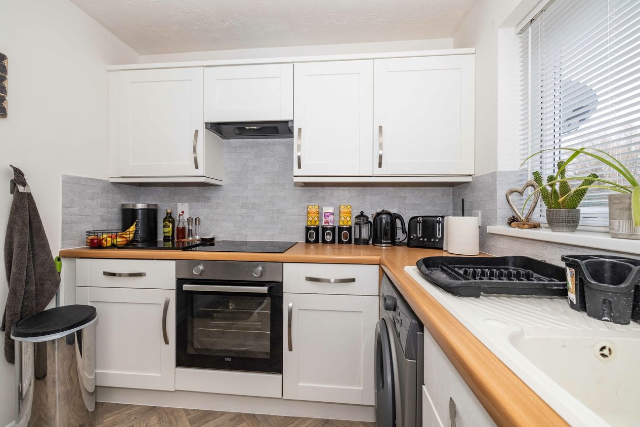 Properties Under Offer in Bridleway Lane Ashford