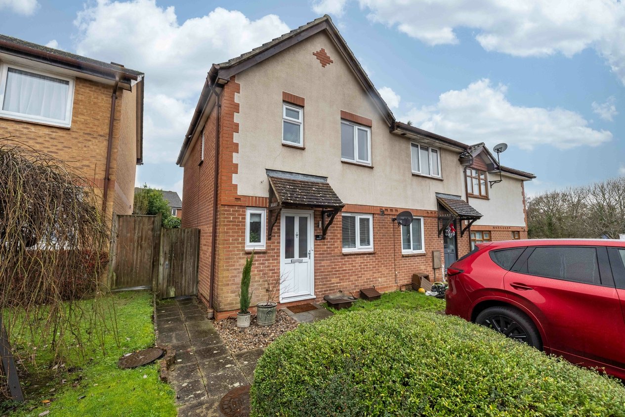 Properties Under Offer in Bridleway Lane Ashford
