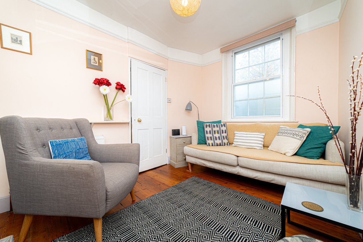 Properties Under Offer in Broad Street Canterbury