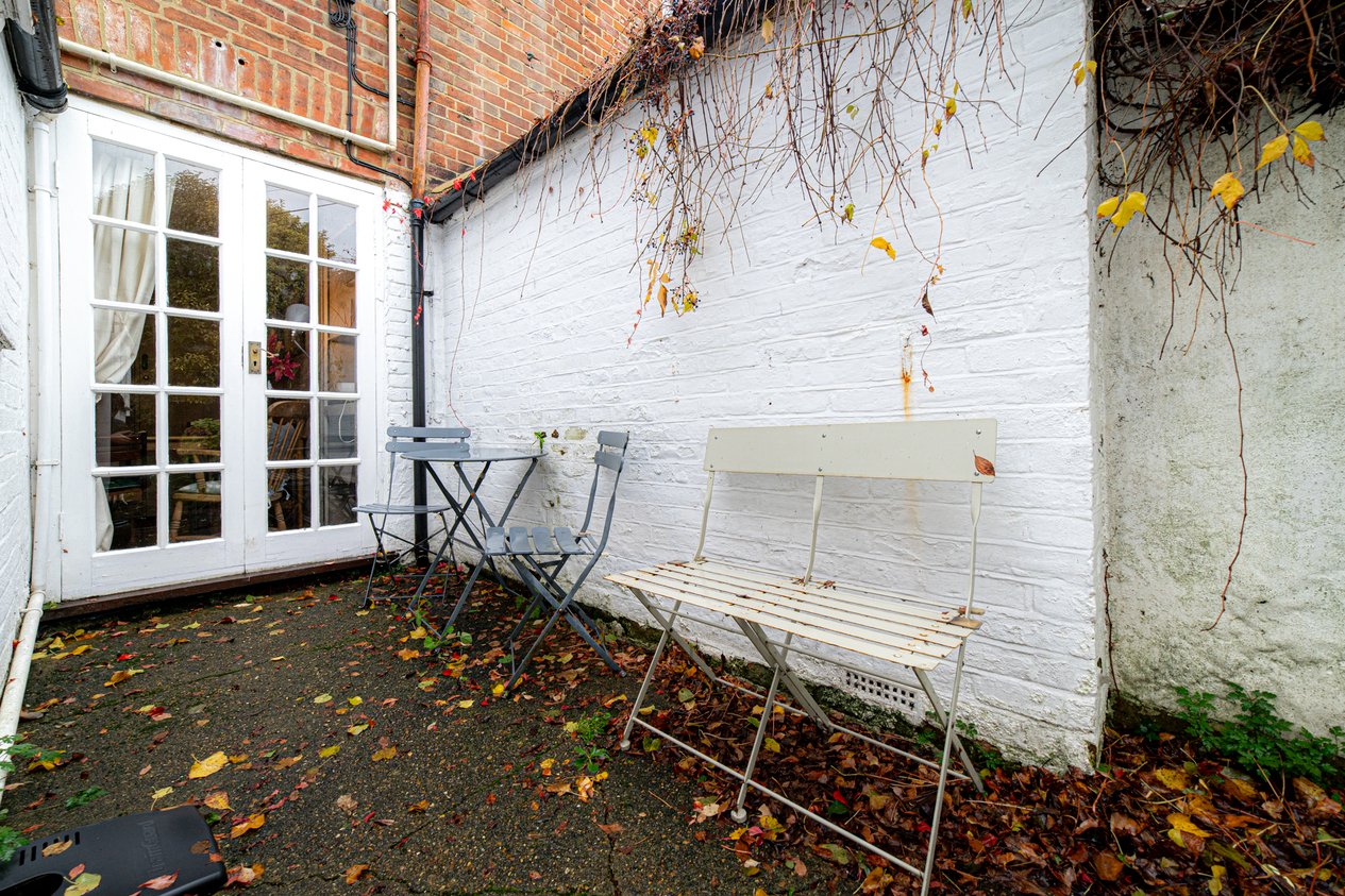 Properties Under Offer in Broad Street Canterbury