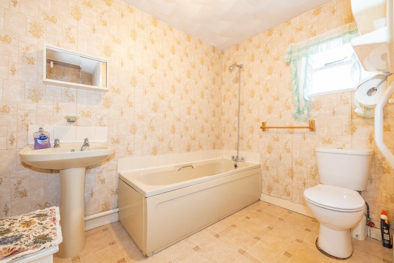 Properties For Sale in Bromley Green Road Ruckinge