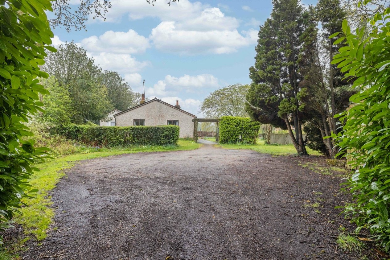 Properties For Sale in Bromley Green Road Ruckinge
