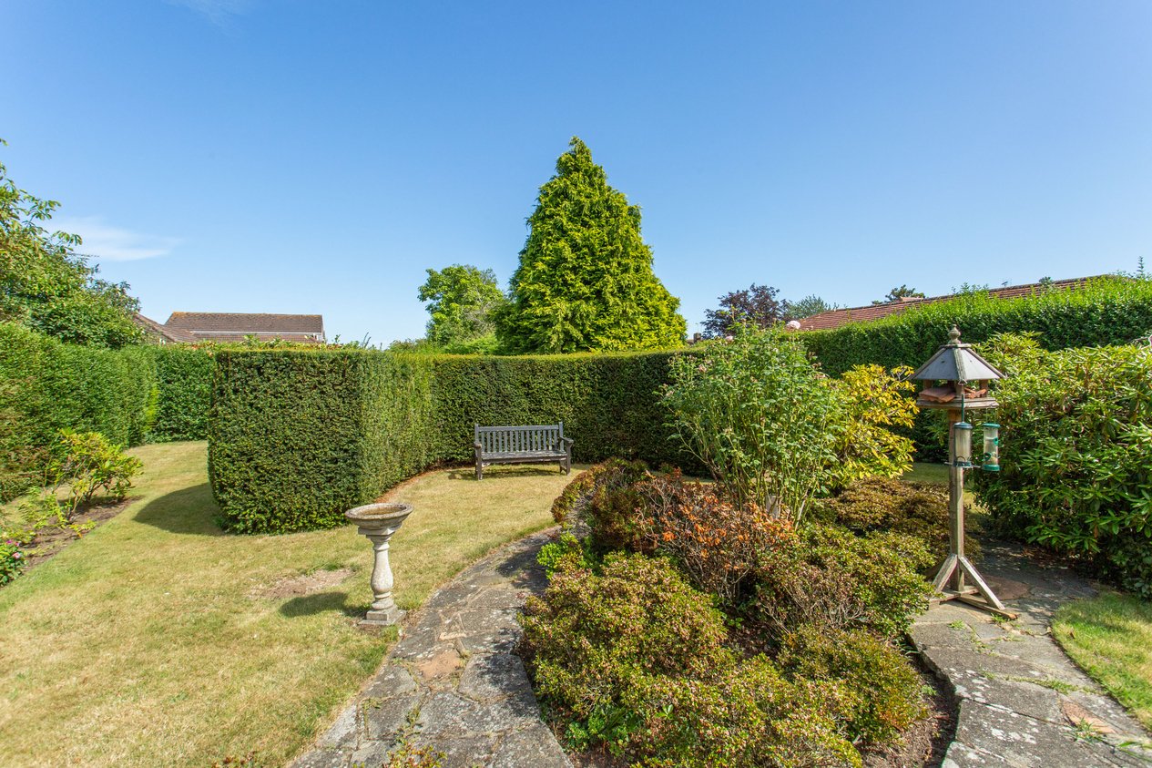 Properties Under Offer in Brooke Road Ashford