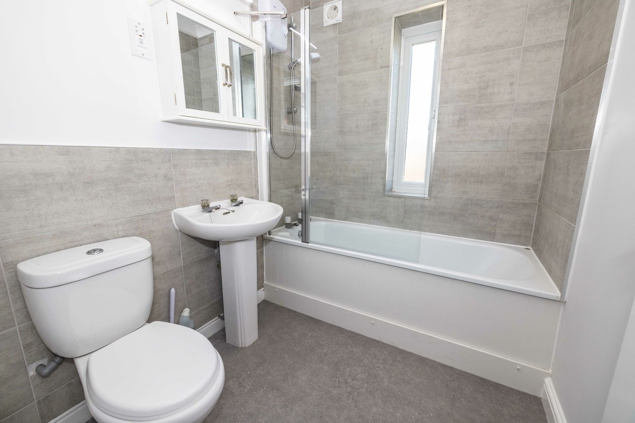 Properties Under Offer in Canterbury Road Canterbury
