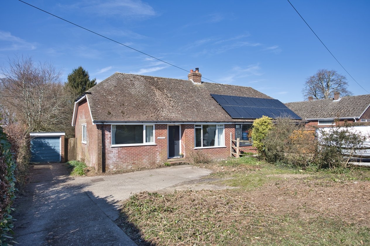 Properties Under Offer in Canterbury Road Selsted