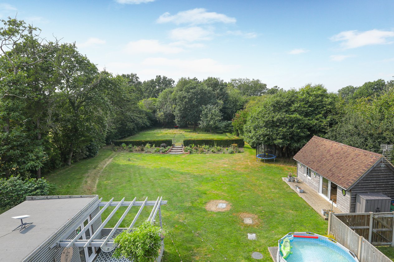 Properties Under Offer in Canterbury Road Selsted