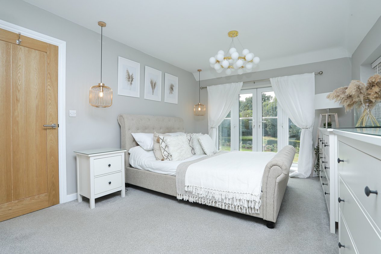 Properties Under Offer in Canterbury Road Selsted