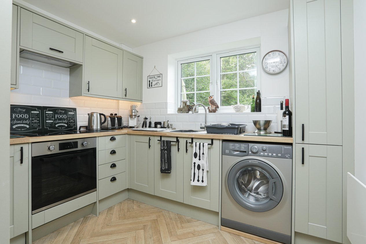 Properties Under Offer in Canterbury Road Selsted