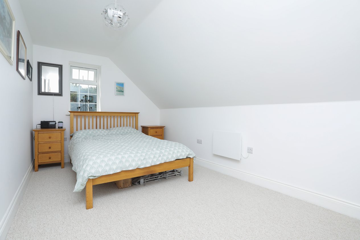 Properties Under Offer in Canterbury Road Selsted