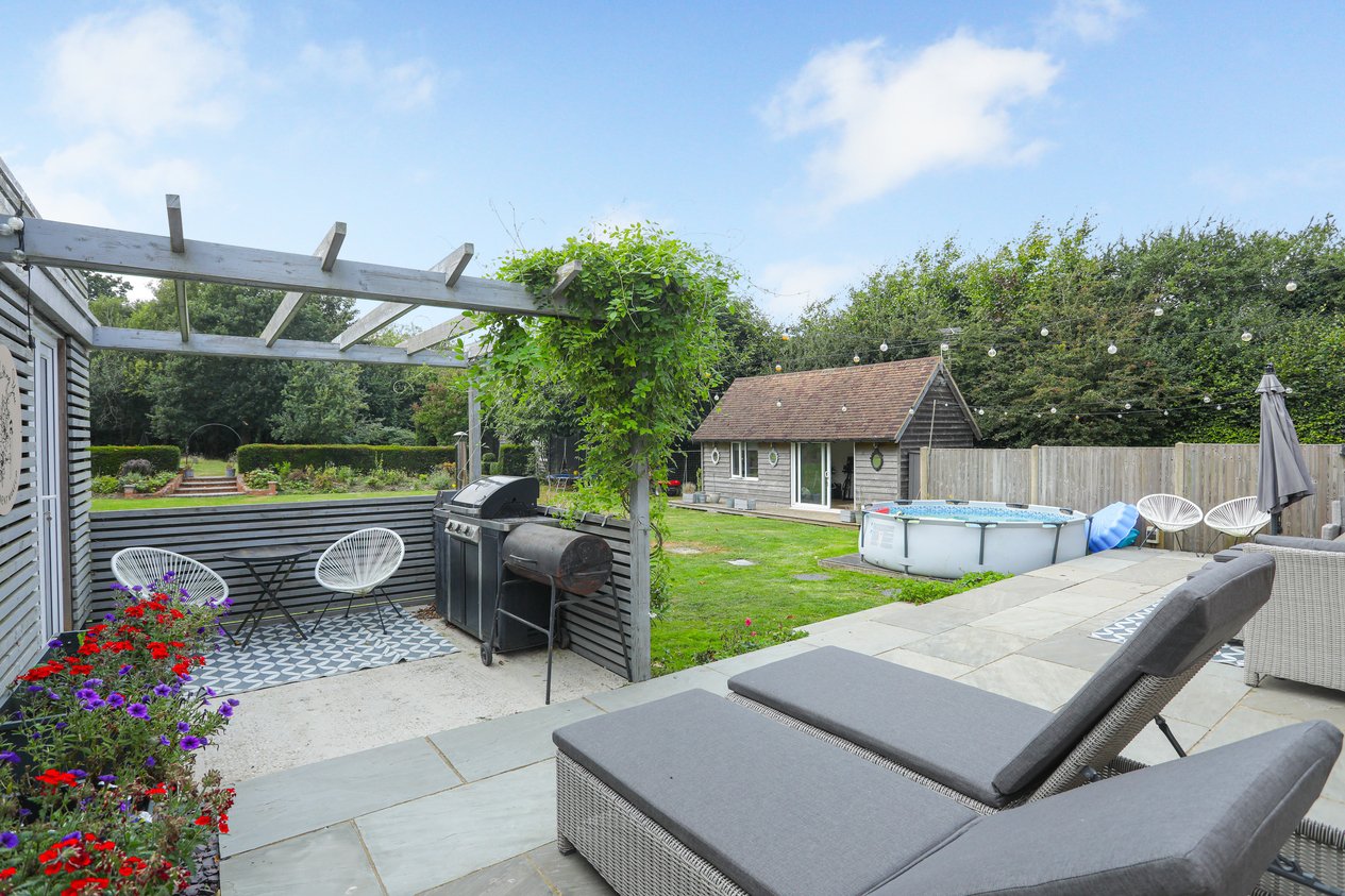 Properties Under Offer in Canterbury Road Selsted
