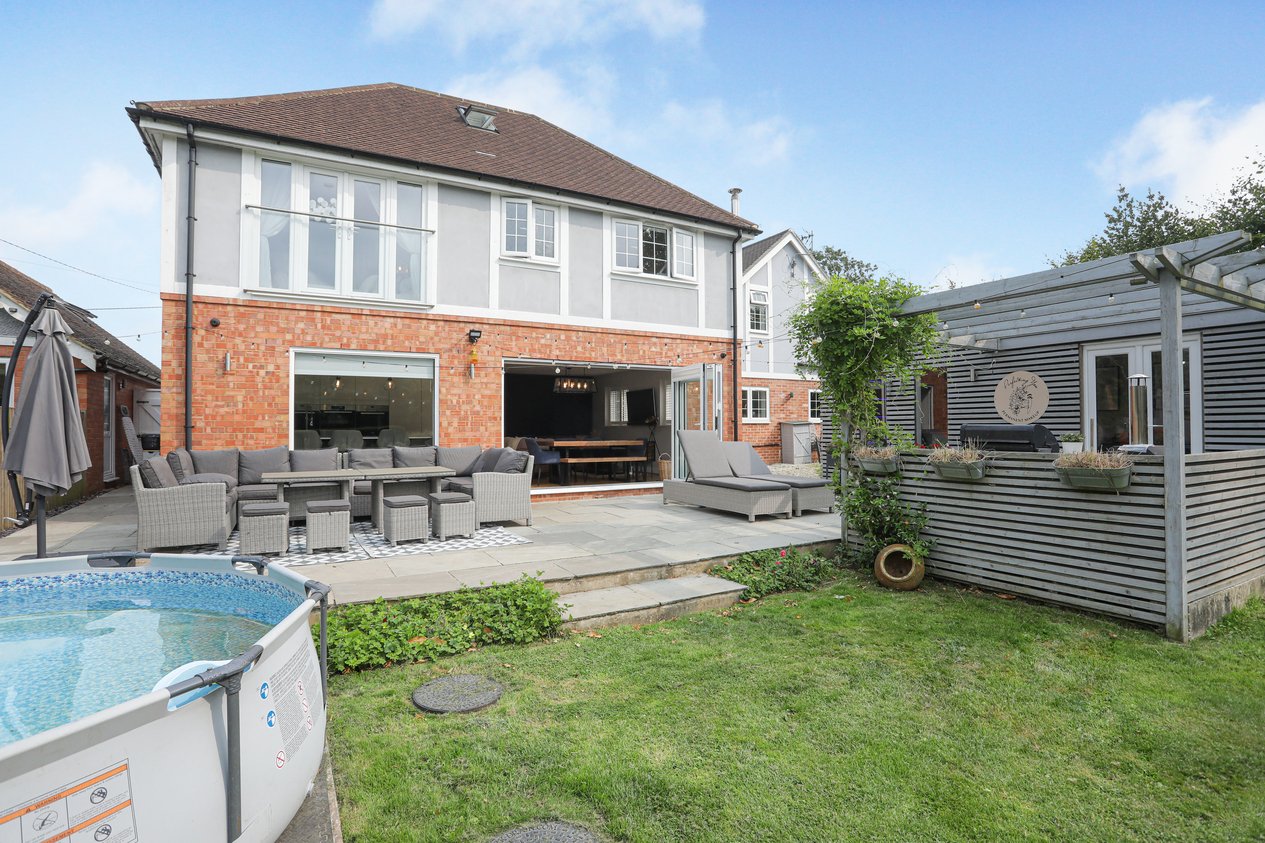 Properties Under Offer in Canterbury Road Selsted