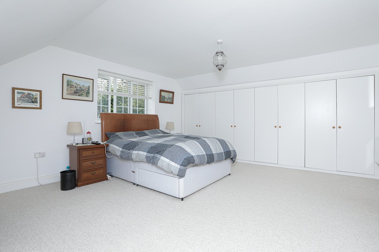Properties Under Offer in Canterbury Road Selsted