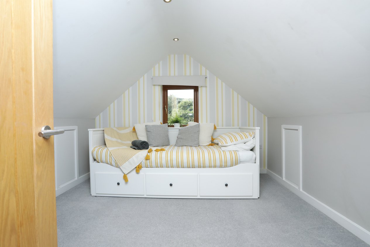 Properties Under Offer in Canterbury Road Selsted