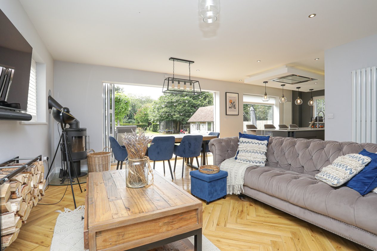 Properties Under Offer in Canterbury Road Selsted