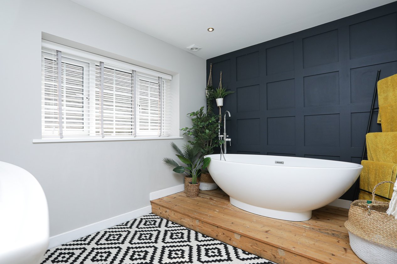 Properties Under Offer in Canterbury Road Selsted