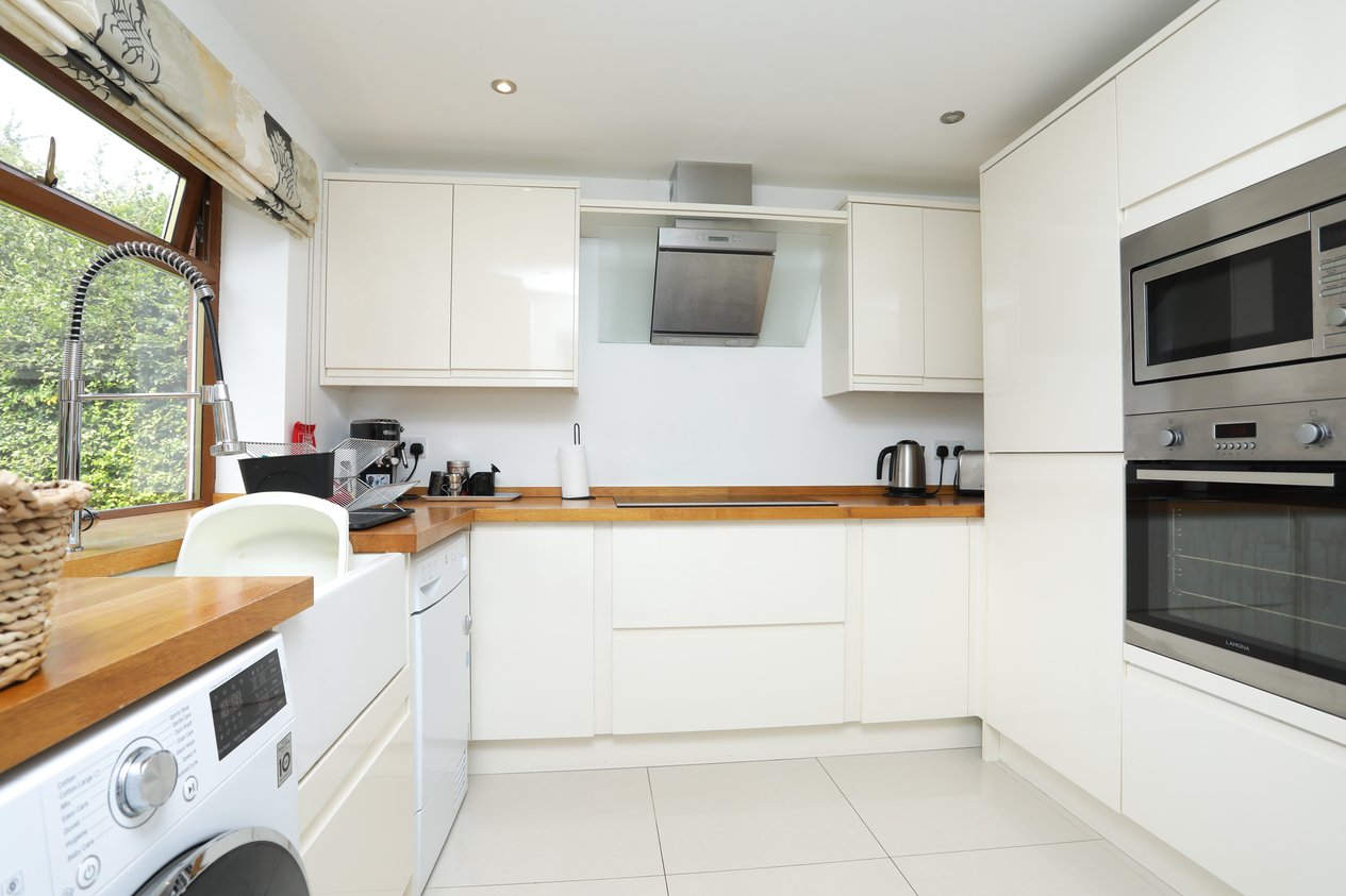 Properties Under Offer in Canterbury Road Selsted