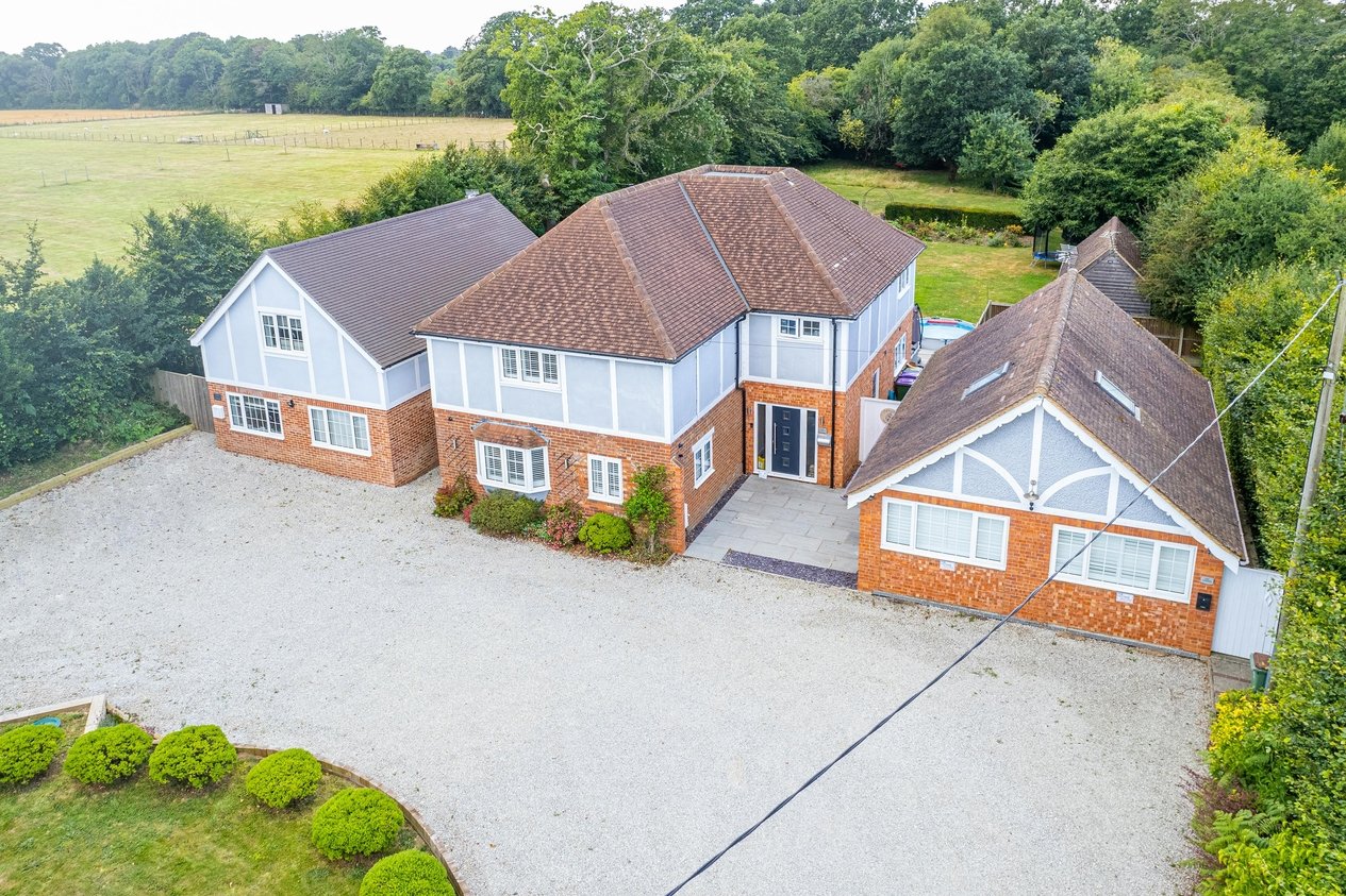 Properties Under Offer in Canterbury Road Selsted