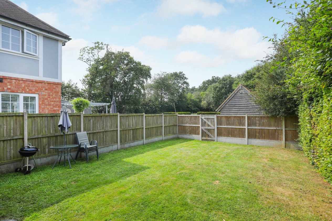 Properties Under Offer in Canterbury Road Selsted