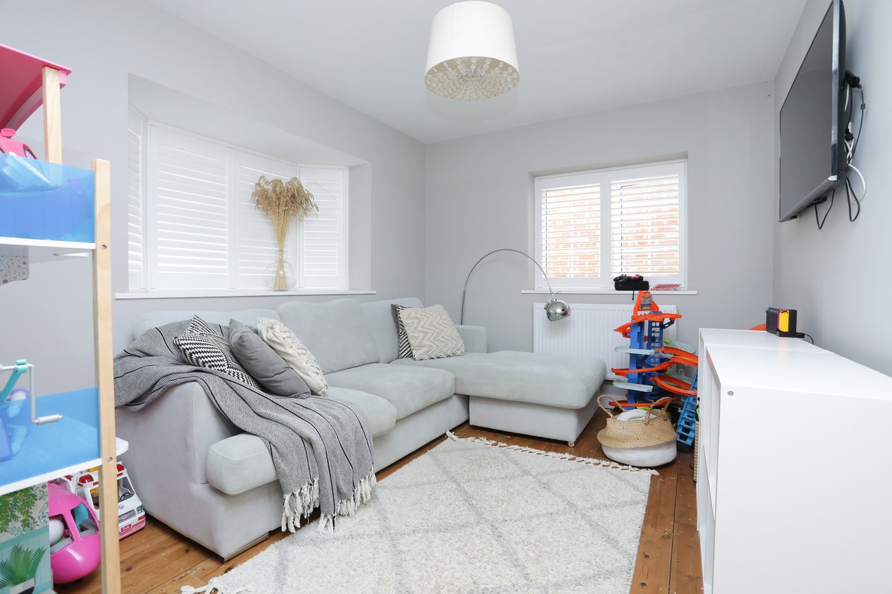 Properties Under Offer in Canterbury Road Selsted