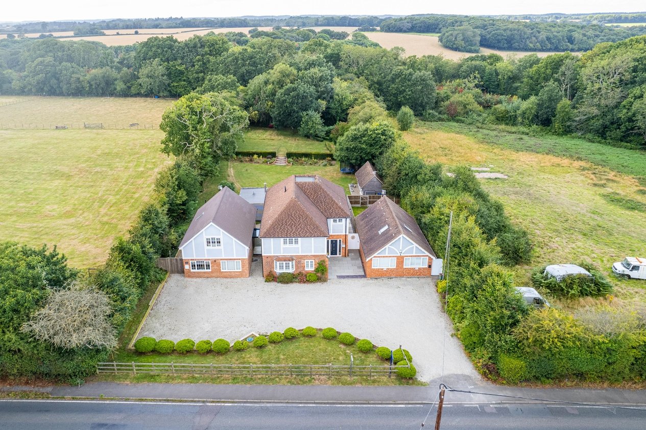 Properties Under Offer in Canterbury Road Selsted