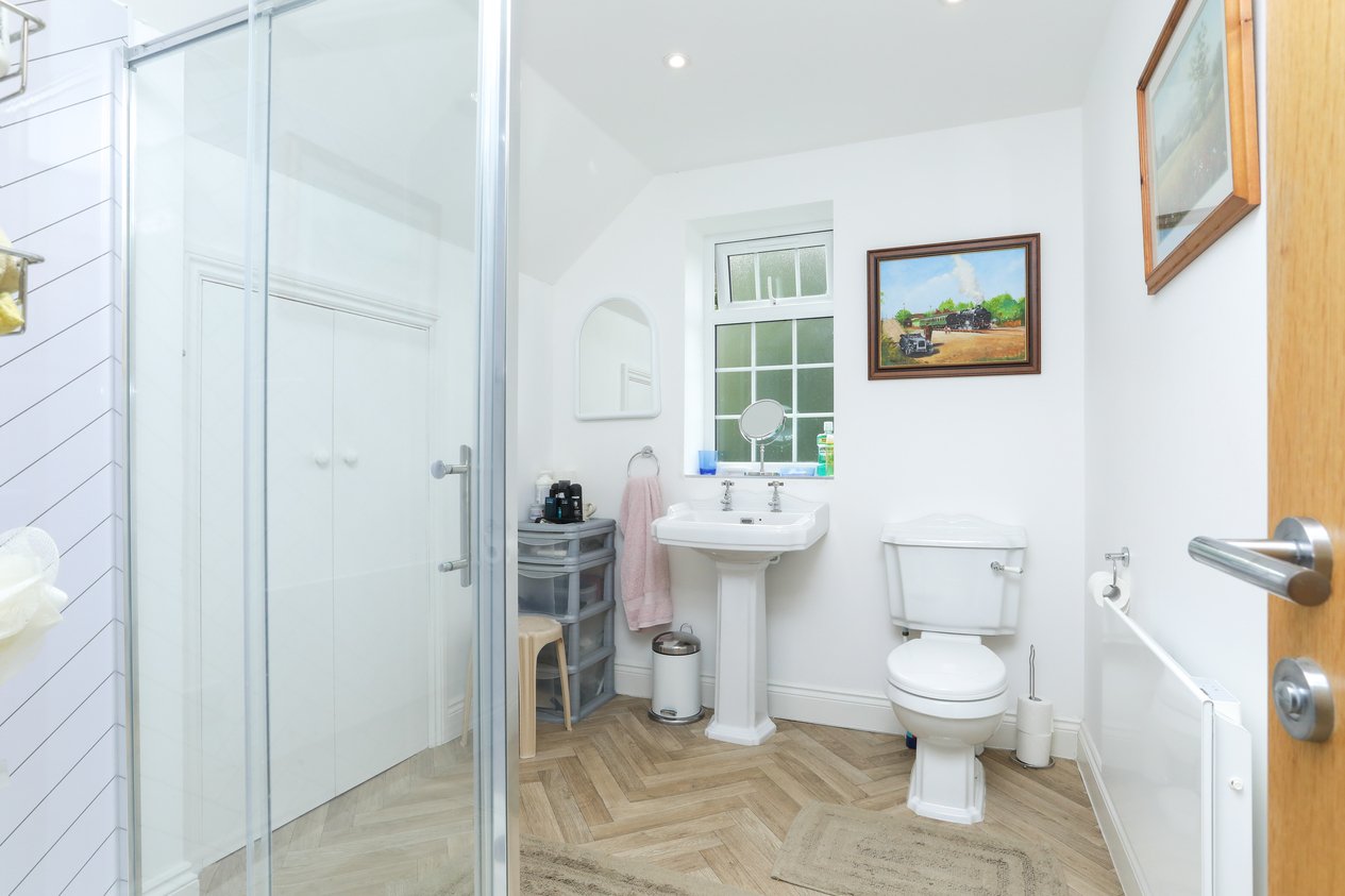Properties Under Offer in Canterbury Road Selsted