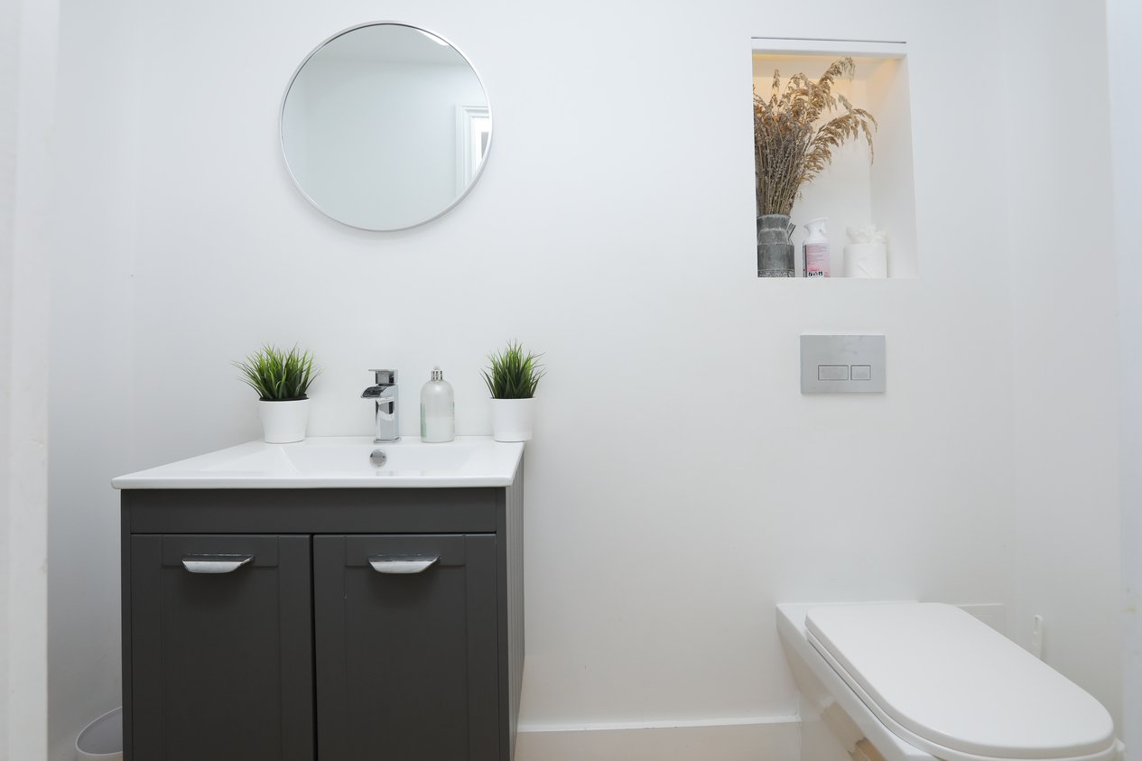 Properties Under Offer in Canterbury Road Selsted