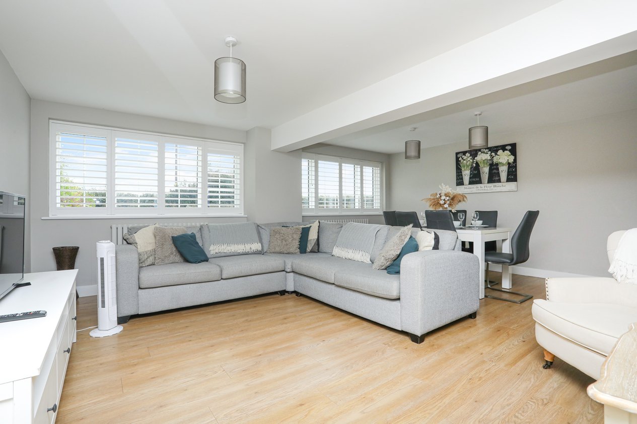 Properties Under Offer in Canterbury Road Selsted