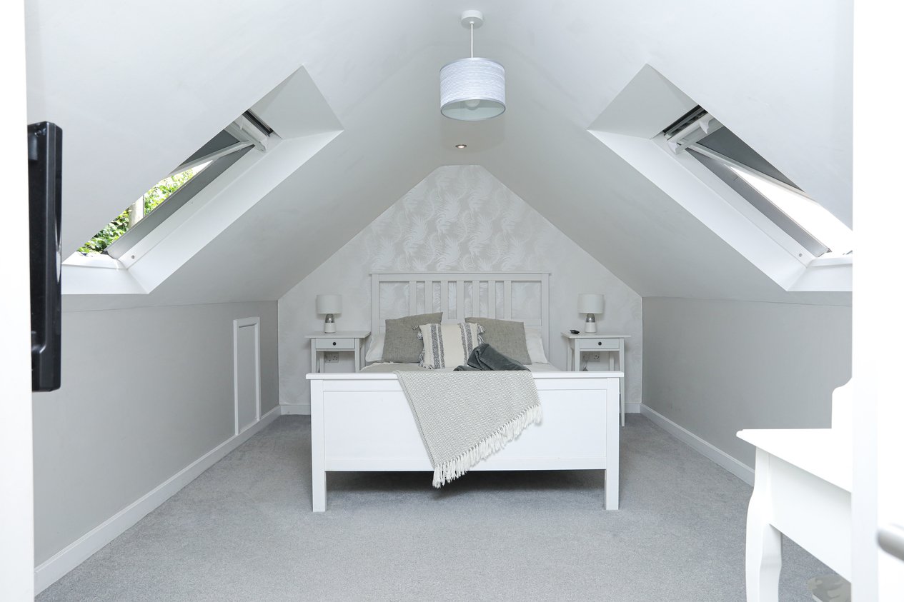 Properties Under Offer in Canterbury Road Selsted