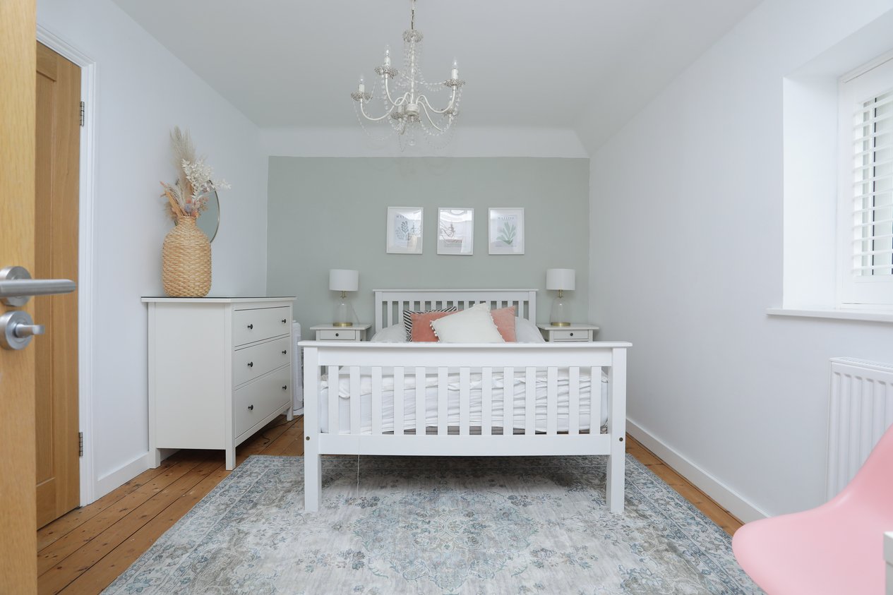 Properties Under Offer in Canterbury Road Selsted