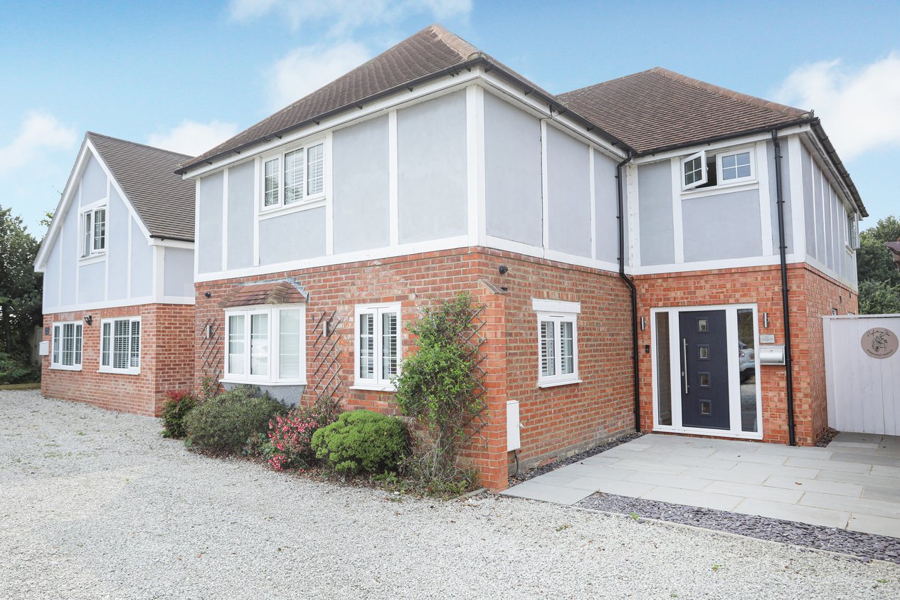 Properties Under Offer in Canterbury Road Selsted