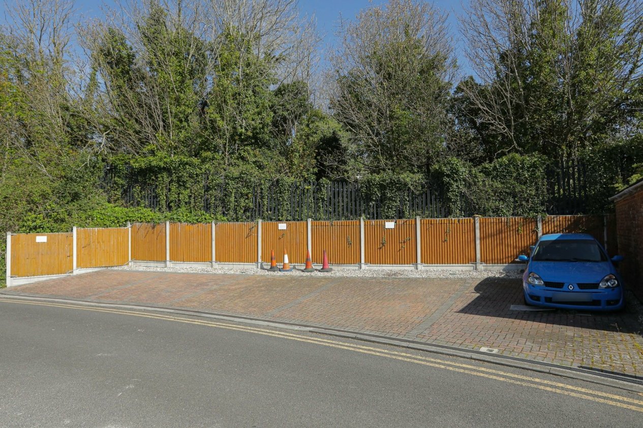 Properties For Sale in Carlsden Close River