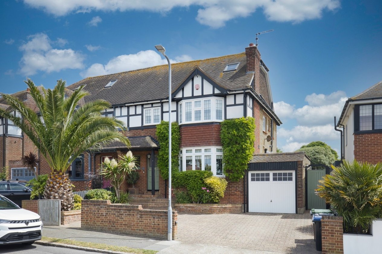 Properties Under Offer in Carlton Avenue Broadstairs