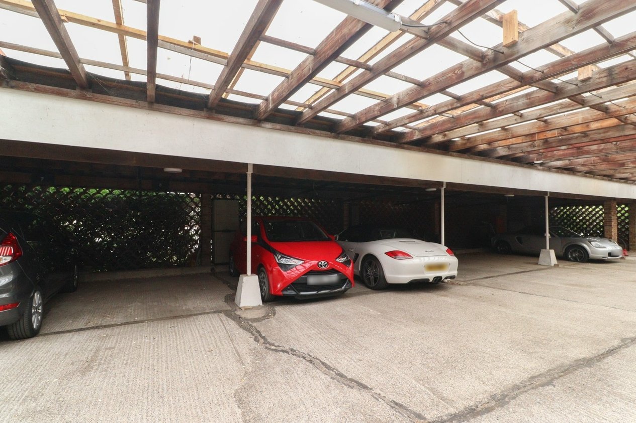 Properties For Sale in Carmel Court Gainsborough Road