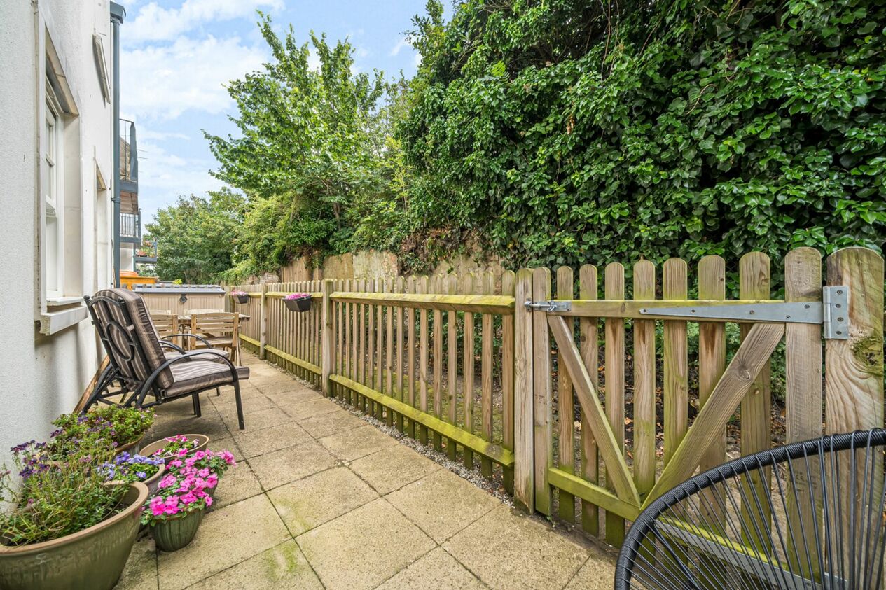 Properties Sold Subject To Contract in Carpenters Court  Clarence Road