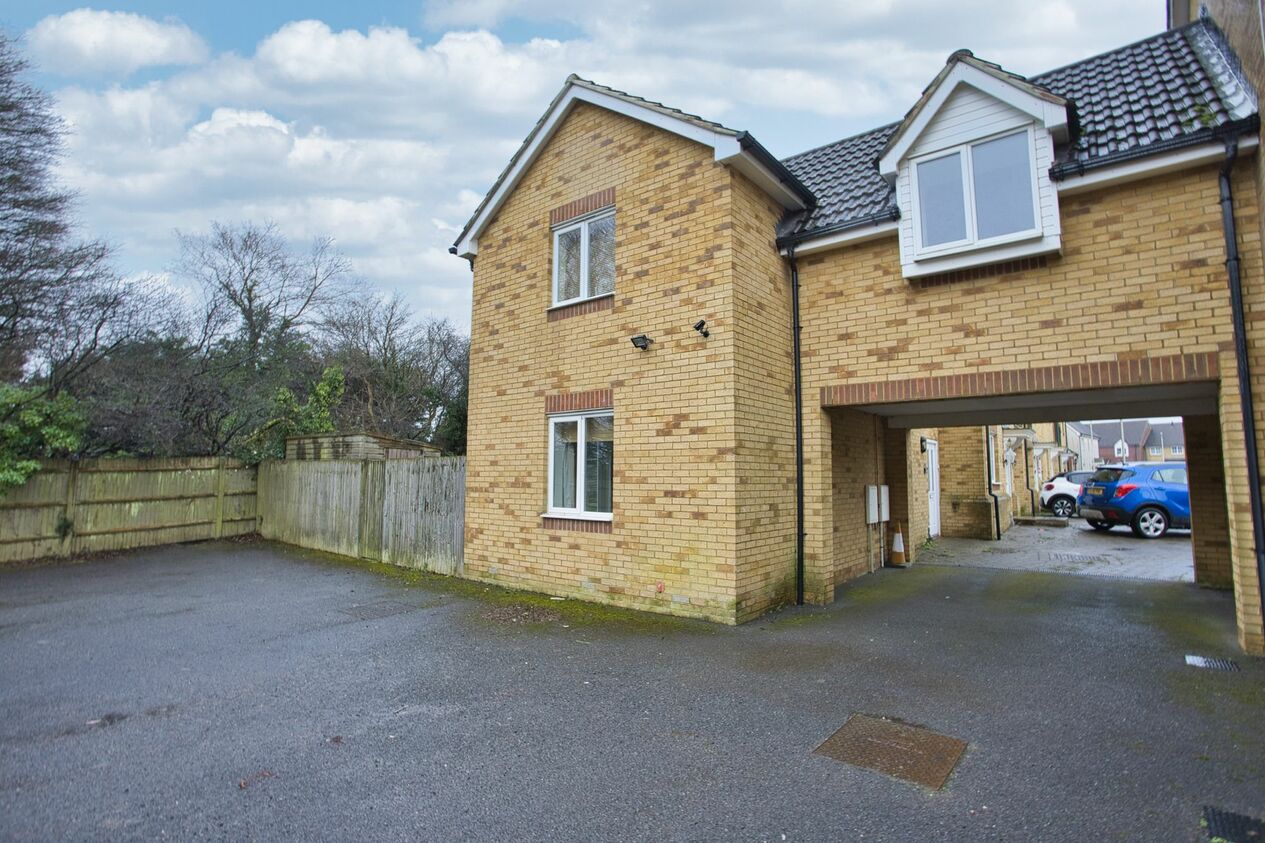 Properties For Sale in Carter Close  Hawkinge