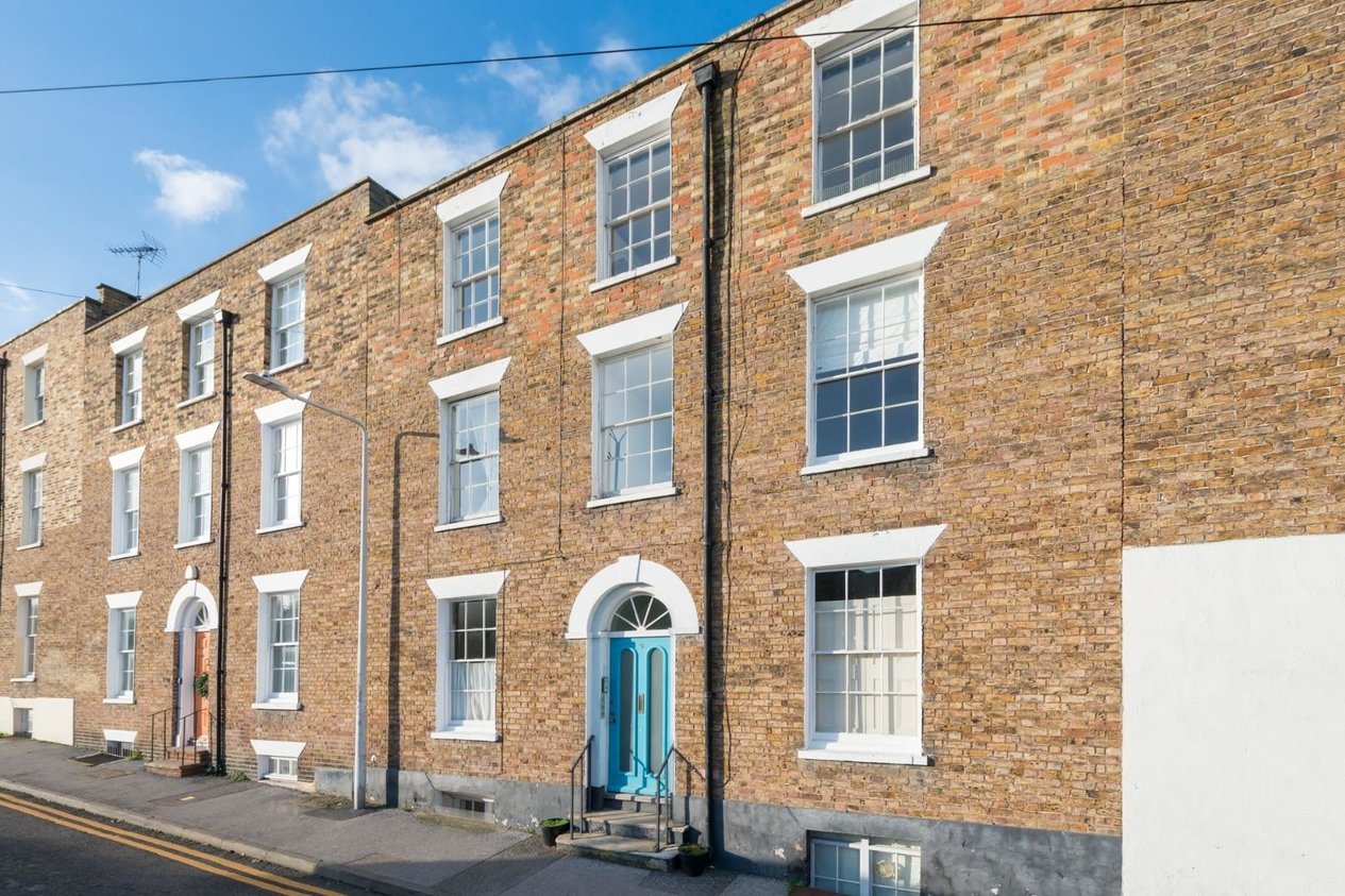 Properties Sold Subject To Contract in Chapel Place 