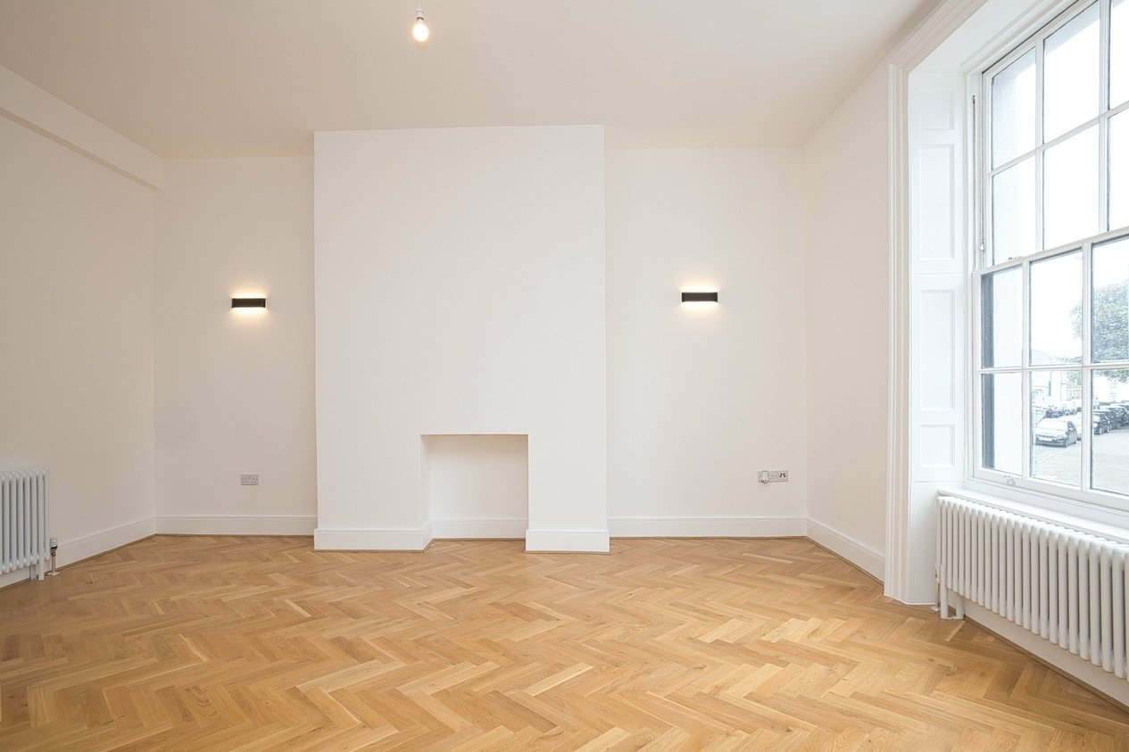 Properties Under Offer in Chatham Street 