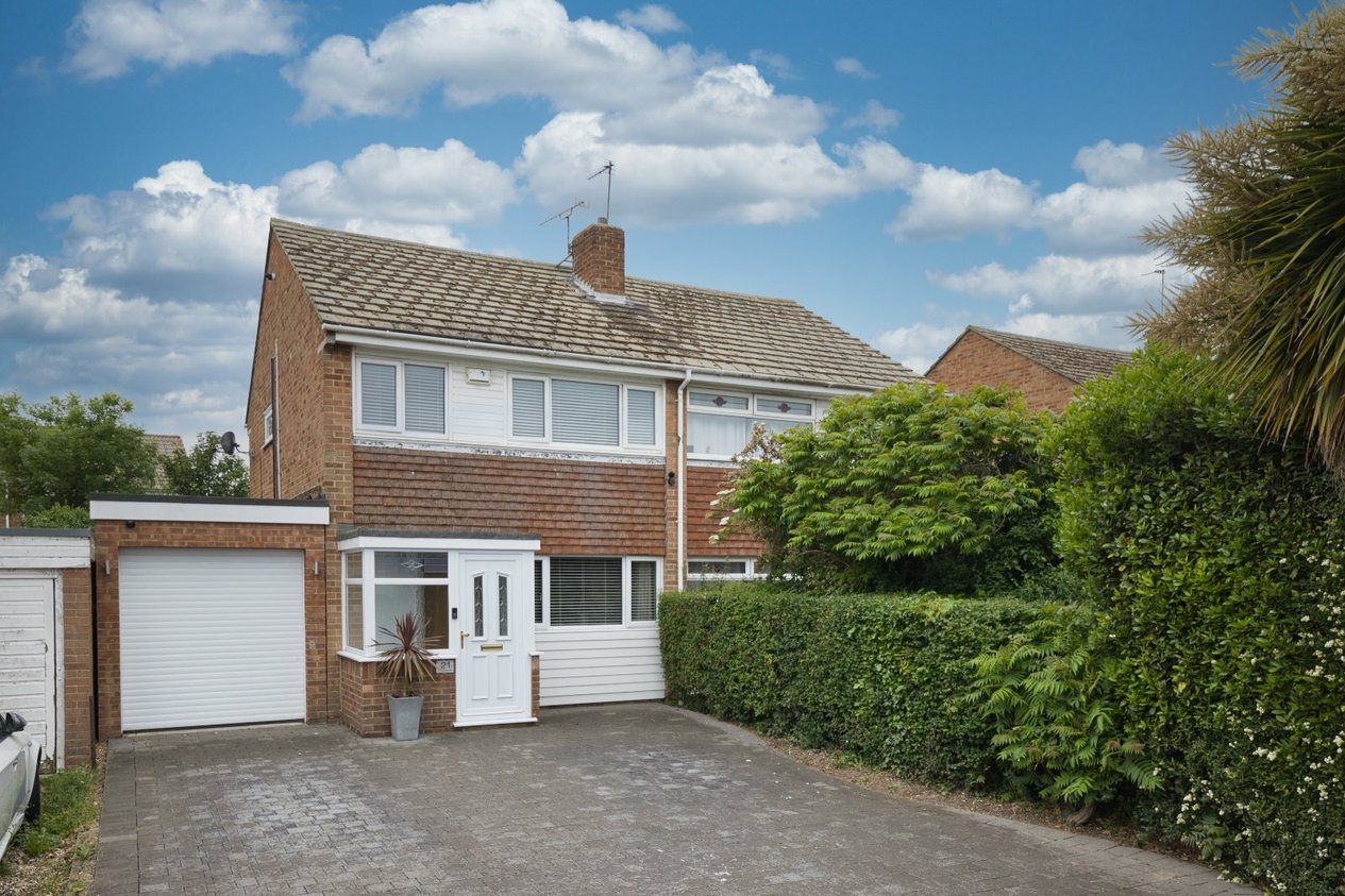 Properties Under Offer in Cherry Gardens Broadstairs