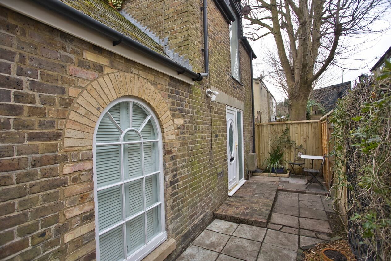 Properties For Sale in Cherry Tree Avenue  Dover