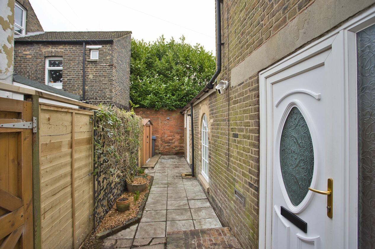 Properties For Sale in Cherry Tree Avenue  Dover