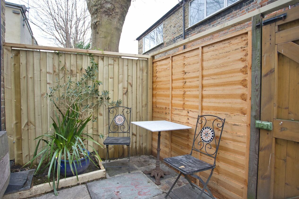 Properties For Sale in Cherry Tree Avenue  Dover