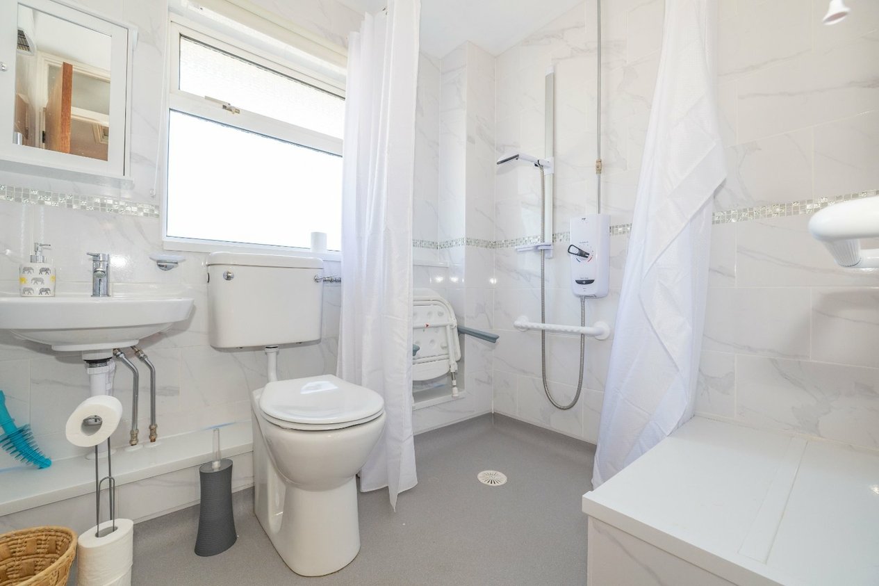 Properties For Sale in Chiltern End Ashford